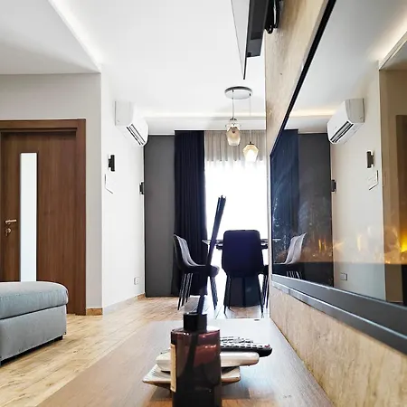 Black Diamond Apartment *