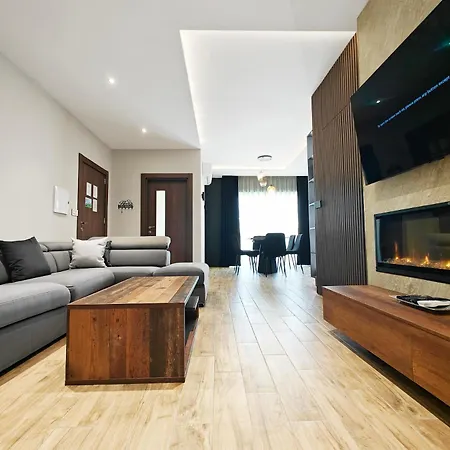Black Diamond Apartment *